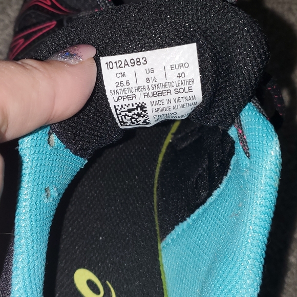 ASICS - Picture 3 of 3